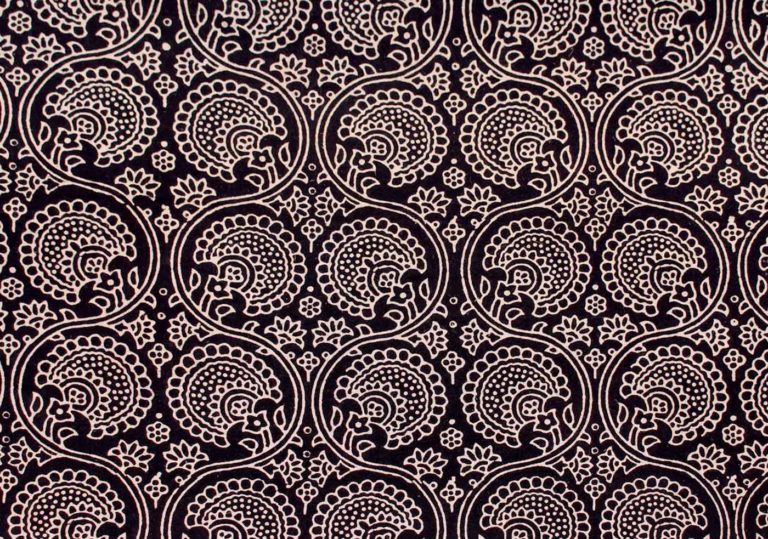 motif arabesque sur tissus noir et blanc